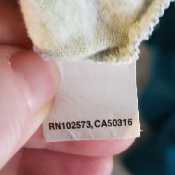 2 for $10 Hollister tank top. Size medium - Picture 4 of 6